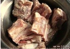酥香肉嫩的江苏名菜－无锡骨