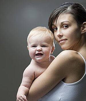 抱新生宝宝的四大注意事项