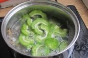 教你做鱼干煮苦瓜