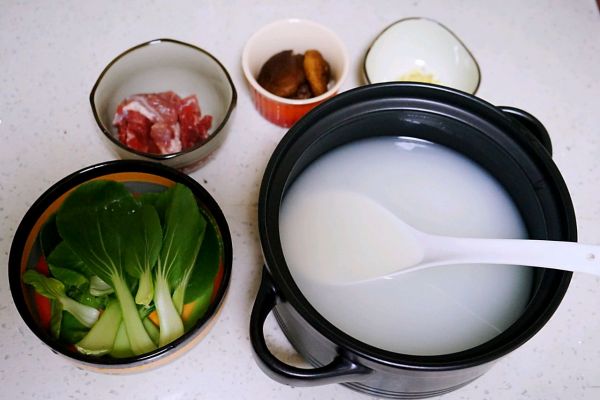 香菇肉沫蔬菜粥