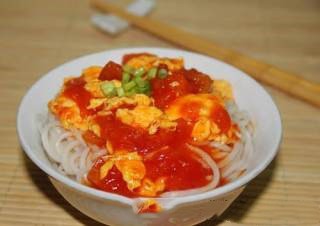 怎么做一道美味的西红柿鸡蛋面？