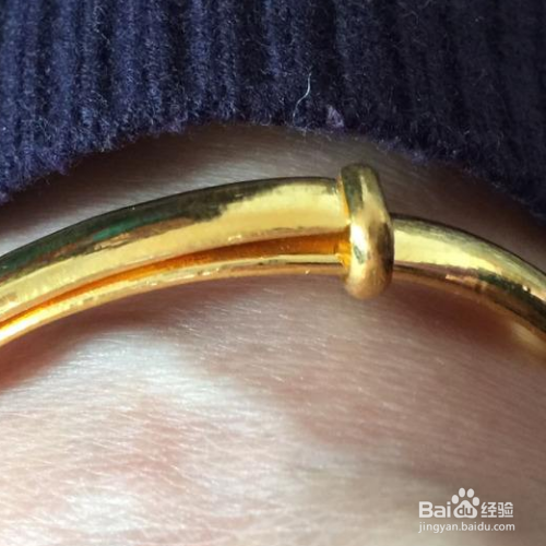 一个金镯子一个玉镯子怎么戴