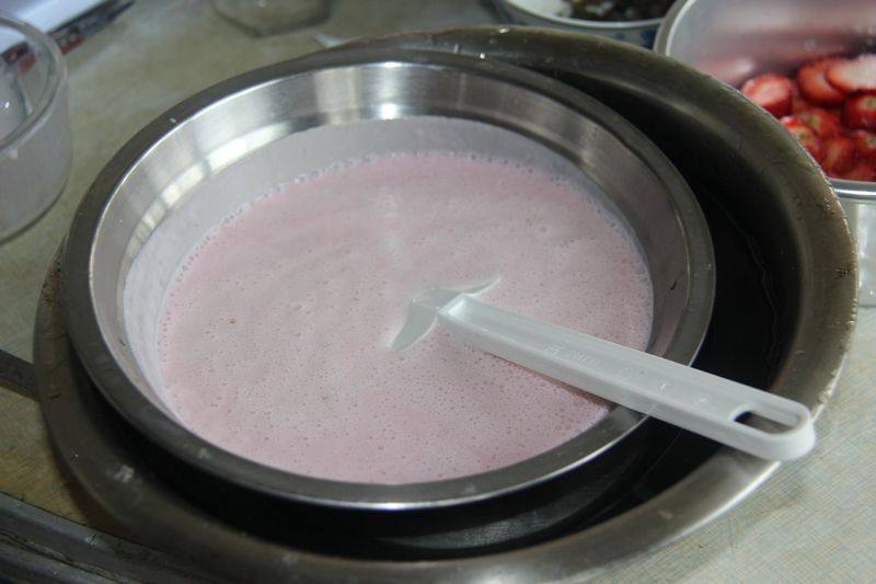 教你快速学会制作炼乳草莓布丁