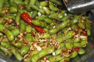 简单快菜凉拌毛豆