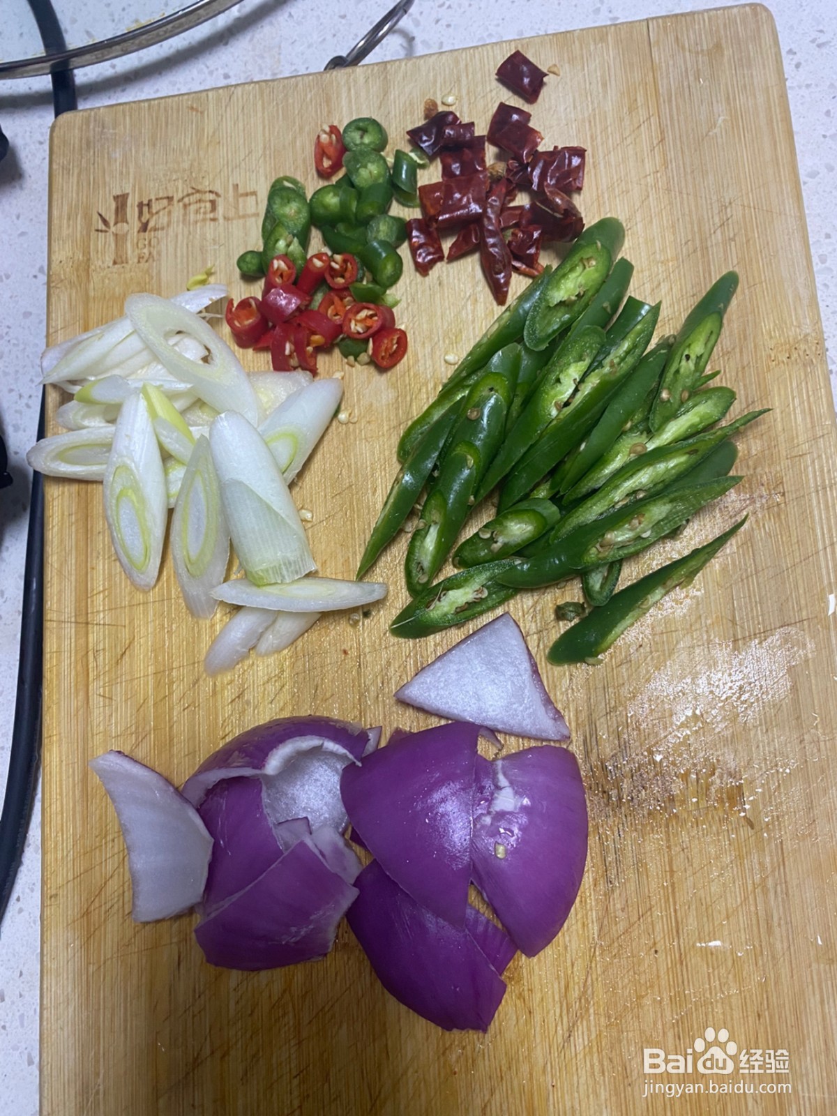 包菜炒腊肉的做法