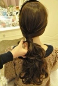 DIY俏皮马尾编发教程