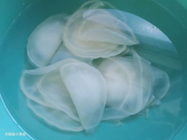 蟹味菇山药粉皮炖鸡腿