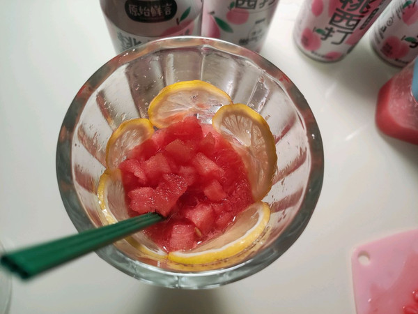 西瓜桃桃气泡水