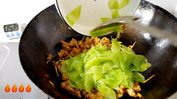 先炒莴笋还是炒肉