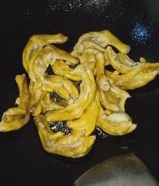 田螺鸭脚煲的做法步骤