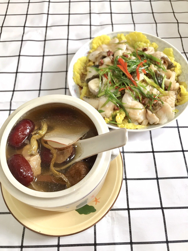 石斛海底椰排骨汤