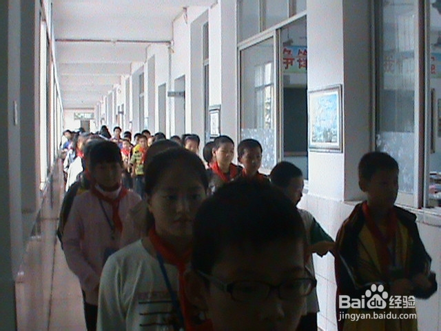 学校如何组织紧急疏散演练