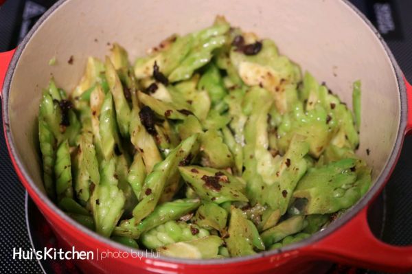 豆豉鲮鱼炒苦瓜