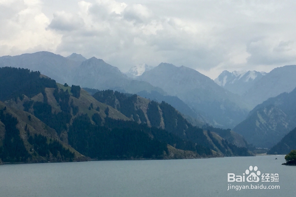 夏天新疆天山天池上面怎么看雪山？