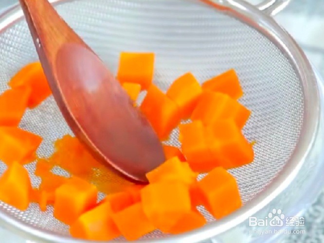 宝宝辅食之胡萝卜奶圈