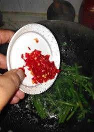 如何做清炒茼蒿