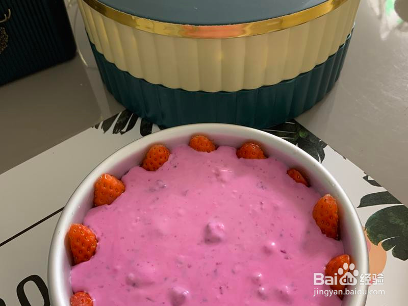 草莓火龙果慕斯蛋糕的做法