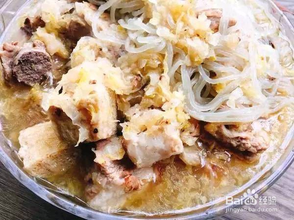 酸菜炖排骨如何做