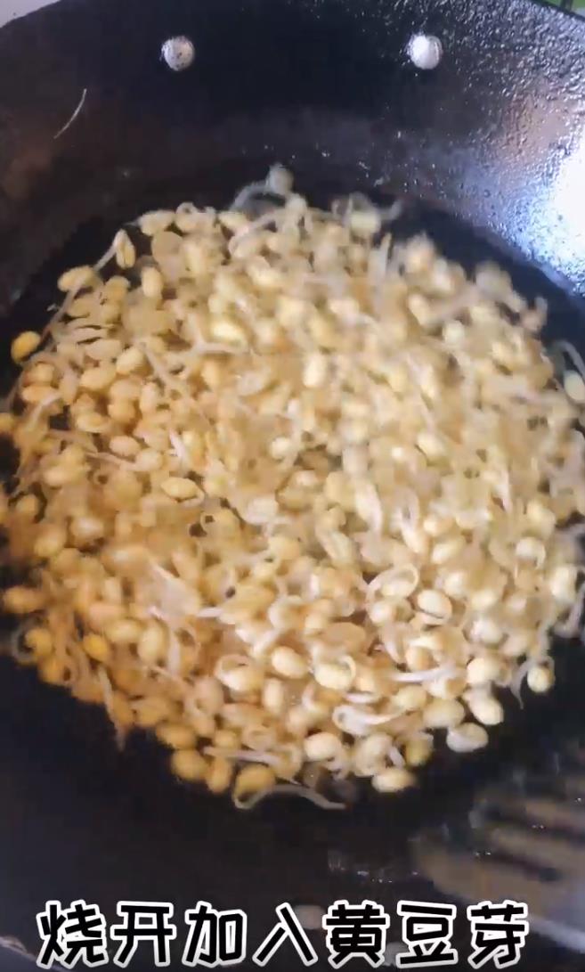 如何制作香味四溢的小炒黄豆芽？