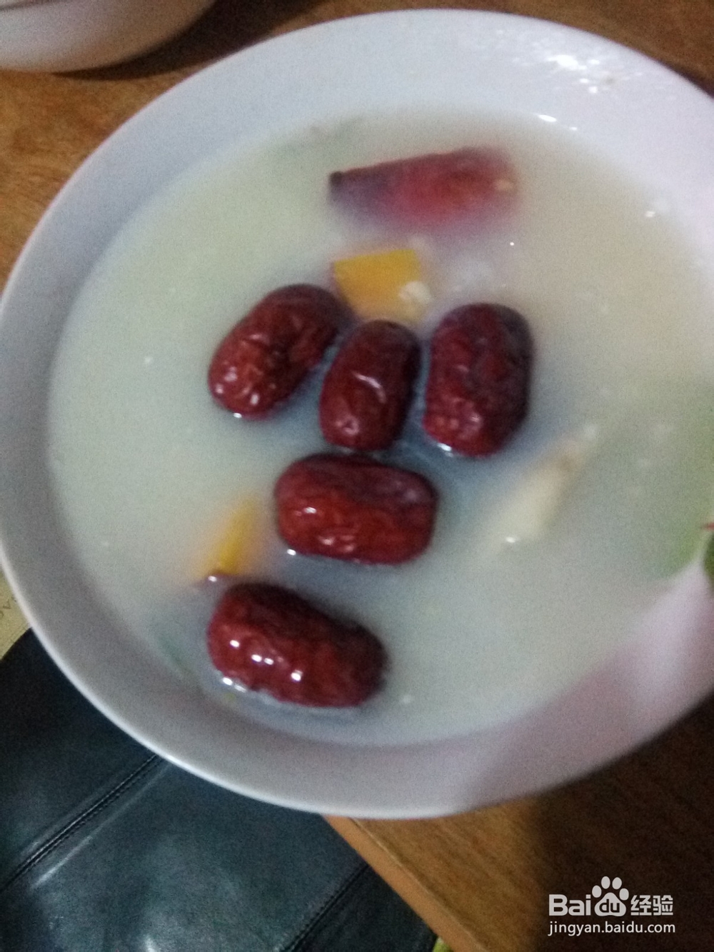 红枣紫薯小碴子大米粥