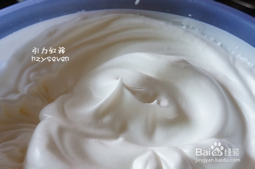 怎样做草莓彩绘戚风蛋糕卷