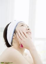 用盐洗脸的方法