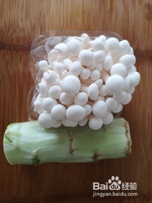 健康养生佳品凉拌莴笋白玉菇的做法