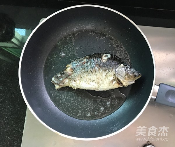 鲫鱼奶白汤的做法