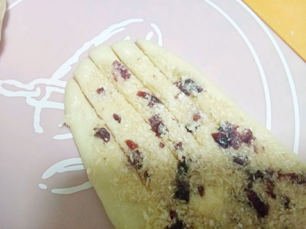 #美的FUN烤箱·焙有FUN儿#椰蓉蔓越莓潜水艇餐包