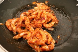 辣酱金针菇炒虾