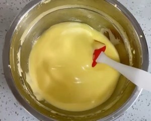 入口即化的蛋黄溶豆