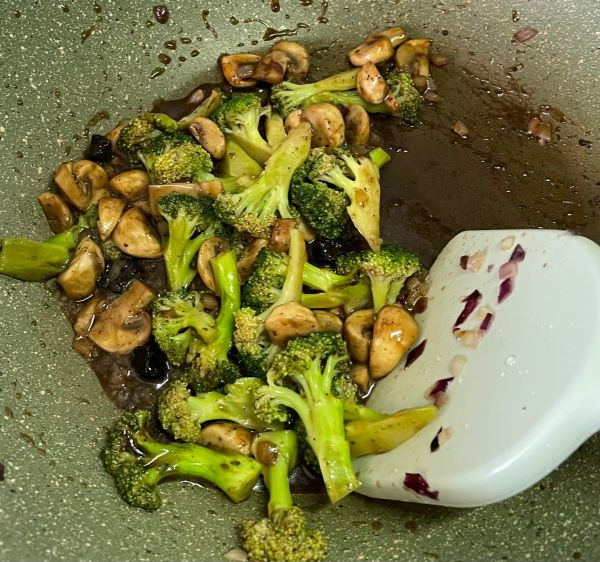 黑椒白蘑西蓝花藜麦红薯饭