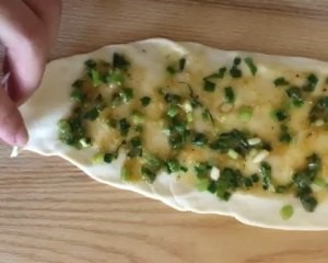 外酥内软千层葱花饼的简易做法
