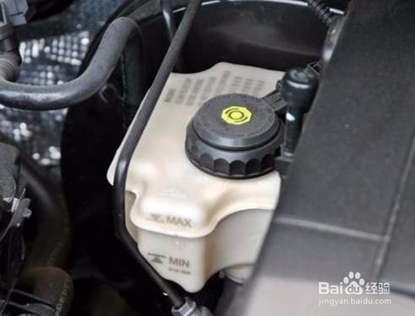 发动机舱下各种油液的添加口在哪里
