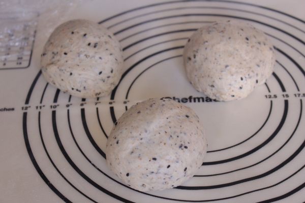 黑芝麻无花果软欧