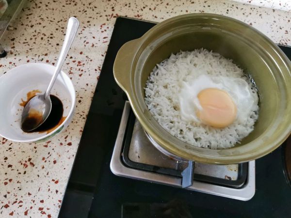 牛肉玉米胡萝卜煲仔饭