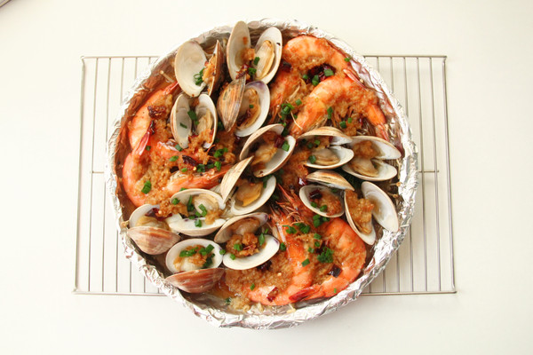 蒜蓉粉丝蛤蜊烤虾