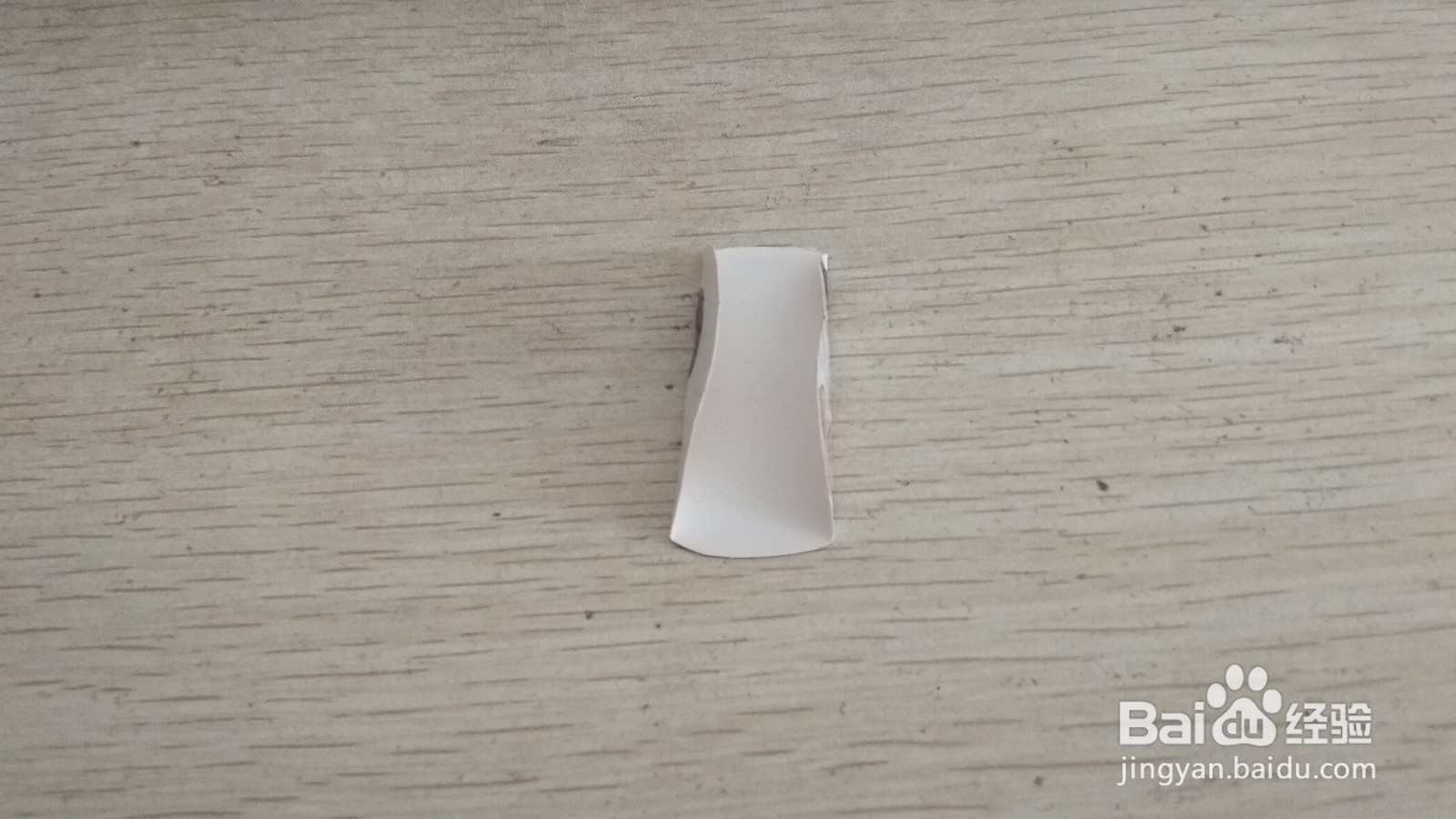 如何用圆形硬卡纸做放两个中性笔的简易的支架
