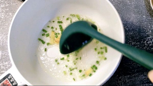 裙带菜虾滑豆腐汤