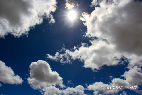 太阳刺眼 夏天的太阳会比较的烈,如果是迎着太阳开的话可能会看不见路