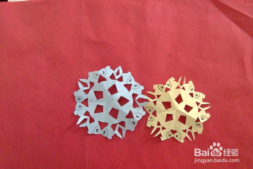 怎样剪窗花？五边形金鱼团花