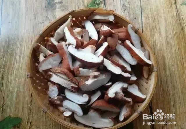 肉末香菇炒韭菜