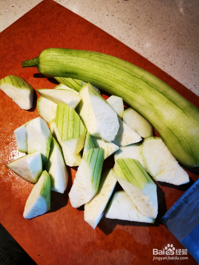 适合懒人做的榨菜圆子丝瓜汤