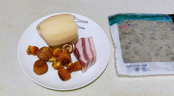 姬松茸莲藕虾滑汤