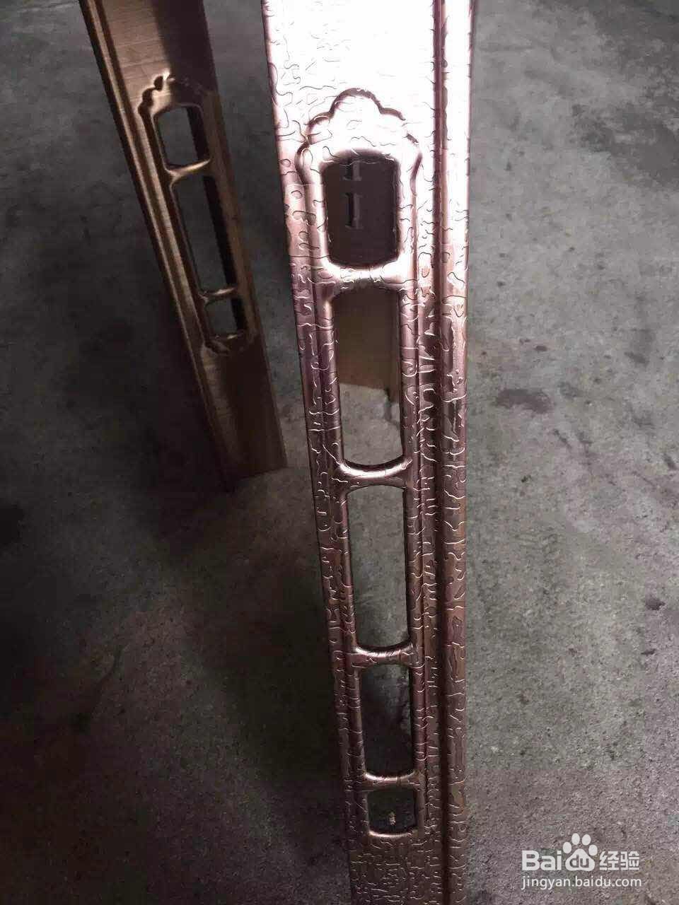 如何安装不锈钢门锁液压冲床的活动模具？