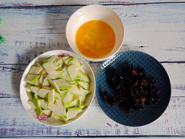 西葫芦木耳炒蛋