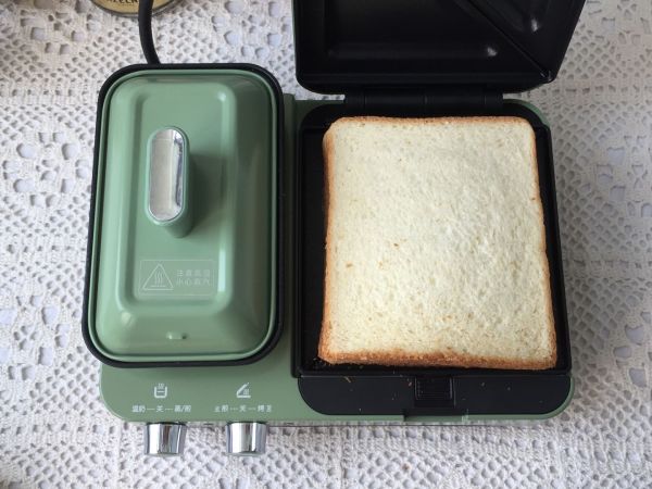 火腿鸡蛋三明治