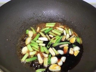 葱烧木耳佛手瓜怎么做？