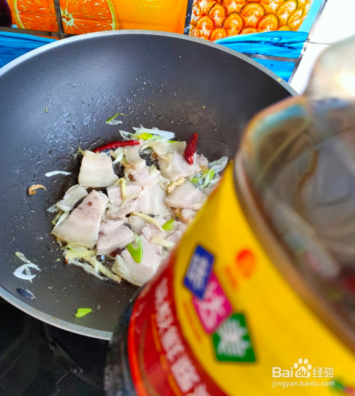 五花肉酸菜炖粉条，酸爽美味，好吃下饭