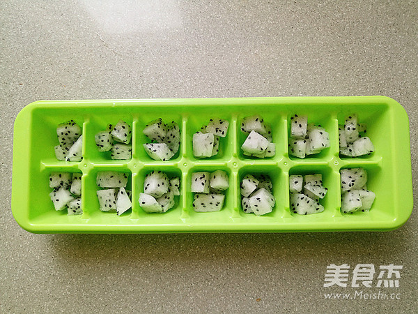 酒香火龙果冰饮